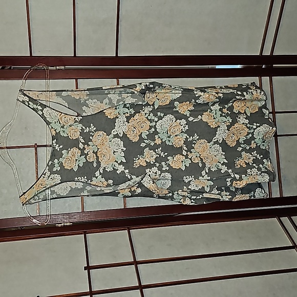 EUC floral tank - Picture 3 of 3